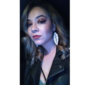 Meet your Posher, Elizabeth